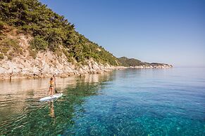 8MOONS BOUTIQUE APARTMENTS