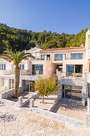 8MOONS BOUTIQUE APARTMENTS