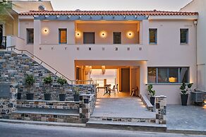 8MOONS BOUTIQUE APARTMENTS