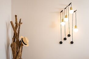 8MOONS BOUTIQUE APARTMENTS