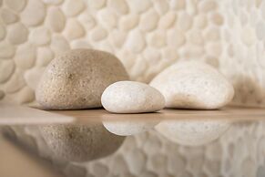 8MOONS BOUTIQUE APARTMENTS