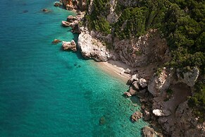 8MOONS BOUTIQUE APARTMENTS