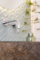 8MOONS BOUTIQUE APARTMENTS