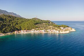 8MOONS BOUTIQUE APARTMENTS