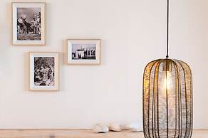 8MOONS BOUTIQUE APARTMENTS