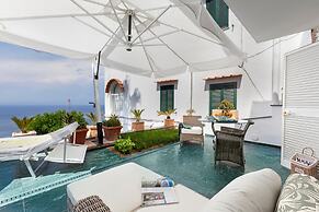 JJ Capri in Capri With 2 Bedrooms and 2 Bathrooms