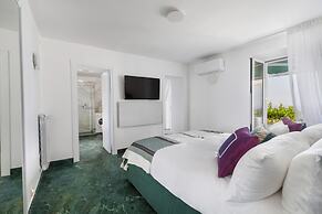 JJ Capri in Capri With 2 Bedrooms and 2 Bathrooms