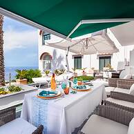 JJ Capri in Capri With 2 Bedrooms and 2 Bathrooms