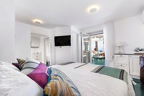 JJ Capri in Capri With 2 Bedrooms and 2 Bathrooms