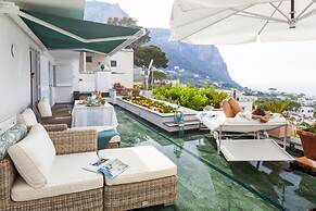 JJ Capri in Capri With 2 Bedrooms and 2 Bathrooms