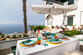 JJ Capri in Capri With 2 Bedrooms and 2 Bathrooms