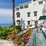 JJ Capri in Capri With 2 Bedrooms and 2 Bathrooms