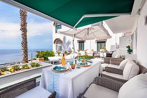 JJ Capri in Capri With 2 Bedrooms and 2 Bathrooms