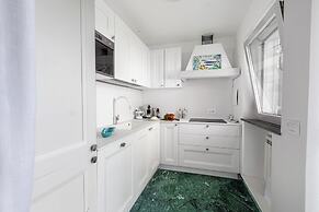 JJ Capri in Capri With 2 Bedrooms and 2 Bathrooms