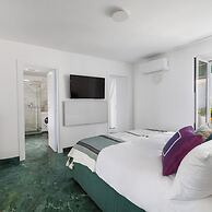 JJ Capri in Capri With 2 Bedrooms and 2 Bathrooms