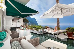 JJ Capri in Capri With 2 Bedrooms and 2 Bathrooms