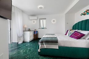 JJ Capri in Capri With 2 Bedrooms and 2 Bathrooms