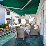 JJ Capri in Capri With 2 Bedrooms and 2 Bathrooms