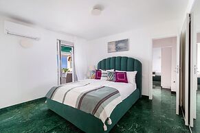 JJ Capri in Capri With 2 Bedrooms and 2 Bathrooms