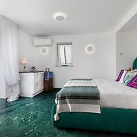 JJ Capri in Capri With 2 Bedrooms and 2 Bathrooms