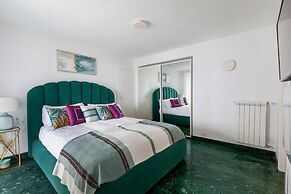 JJ Capri in Capri With 2 Bedrooms and 2 Bathrooms