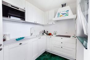 JJ Capri in Capri With 2 Bedrooms and 2 Bathrooms