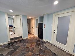 Stunning 5-bed Villa in Tiki Island, Pet-friendly