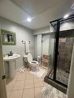 Stunning 5-bed Villa in Tiki Island, Pet-friendly