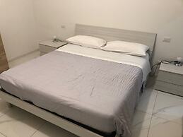 Room in Apartment - Two Flowers Guest House