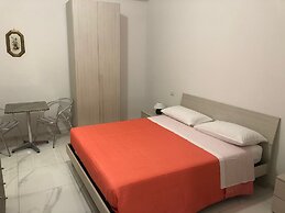 Room in Apartment - Two Flowers Guest House