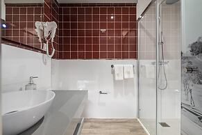 King David Suites 402 by Homie