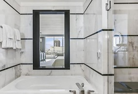 FontaineBleau Resort Balcony w/ Ocean plus Bay View