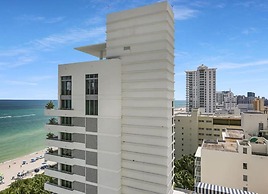FontaineBleau Resort Balcony w/ Ocean plus Bay View