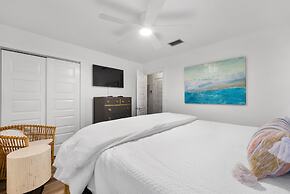 Little Beach Chickee 1 Bedroom Condo by RedAwning