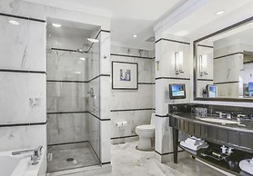 FontaineBleau Resort Ocean plus Bay View w/ Balcony