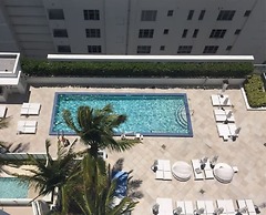FontaineBleau Resort Ocean plus Bay View w/ Balcony