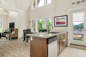 3BR Lakeside Dream Penthouse