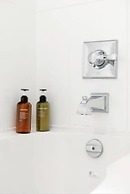 3BR Lakeside Dream Penthouse