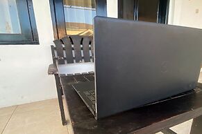 OYO Life 93256 Kos Meninting