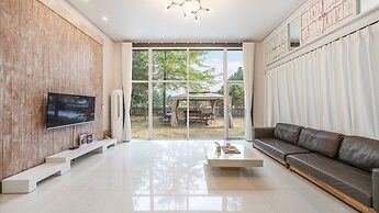 Hoengseong Withpet Village