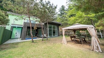 Hoengseong Withpet Village