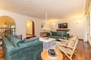 Riverside Hidden Oasis