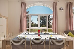 2317 Villa Rose by Barbarhouse