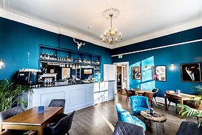 Marshall Meadows Manor House