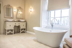 Marshall Meadows Manor House