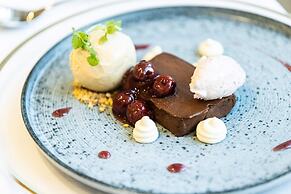 Marshall Meadows Manor House