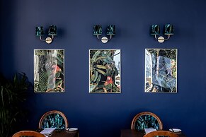 Marshall Meadows Manor House