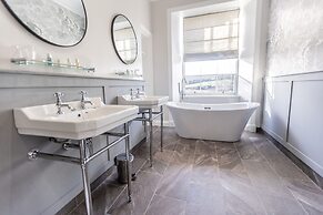 Marshall Meadows Manor House