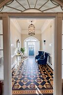 Marshall Meadows Manor House