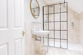 Marshall Meadows Manor House